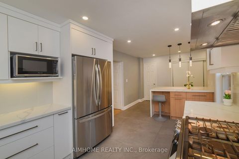 Photo 17 at 28 Longbow Square, Steeles, Toronto