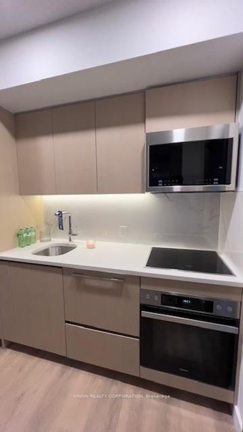 Photo 3 at 1008 - 38 Widmer Street E, Waterfront Communities C1, Toronto