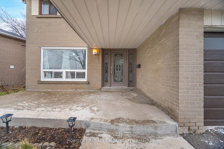Photo 4 at 345 Silverstone Drive, Clairville, Toronto
