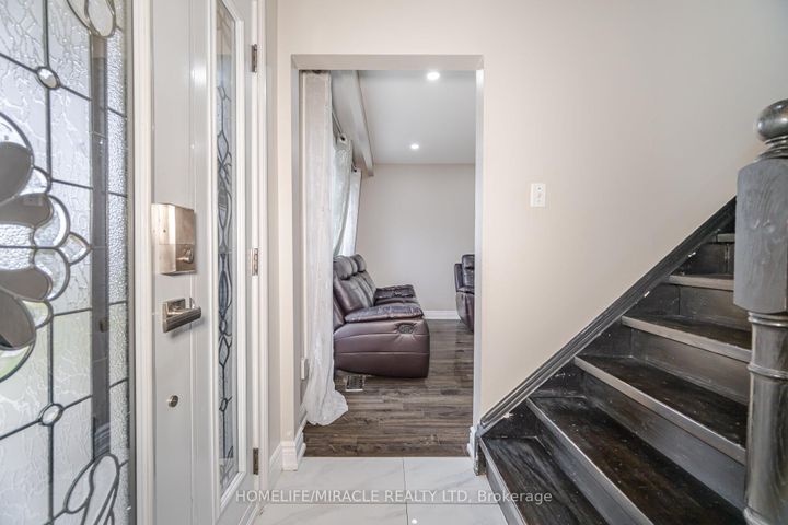 Photo 6 at 345 Silverstone Drive, Clairville, Toronto