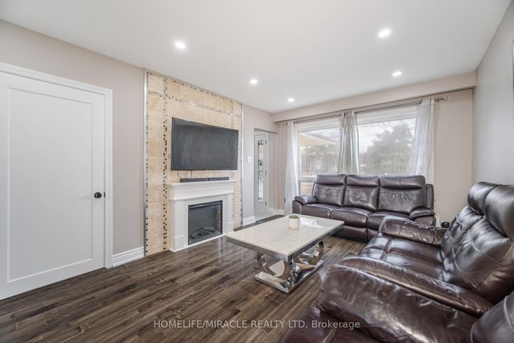 Photo 8 at 345 Silverstone Drive, Clairville, Toronto