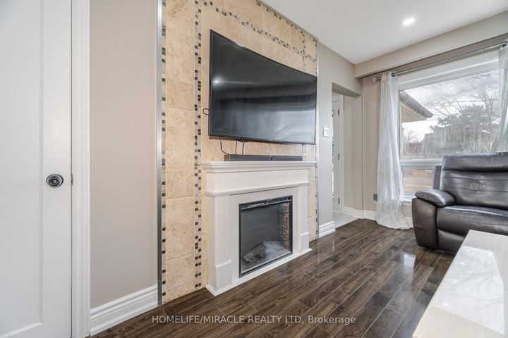 Photo 9 at 345 Silverstone Drive, Clairville, Toronto