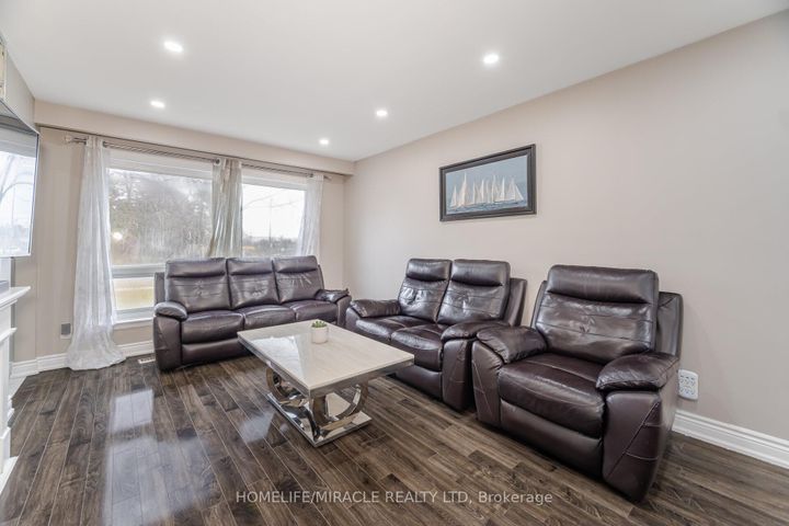 Photo 10 at 345 Silverstone Drive, Clairville, Toronto