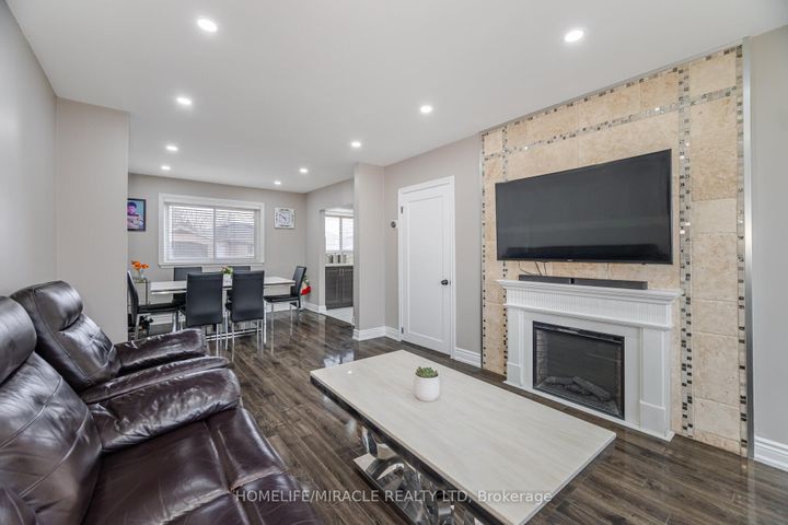 Photo 11 at 345 Silverstone Drive, Clairville, Toronto