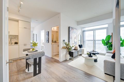 Photo 5 at 819 - 60 Honeycrisp Crescent, Vaughan Corporate Centre, Vaughan