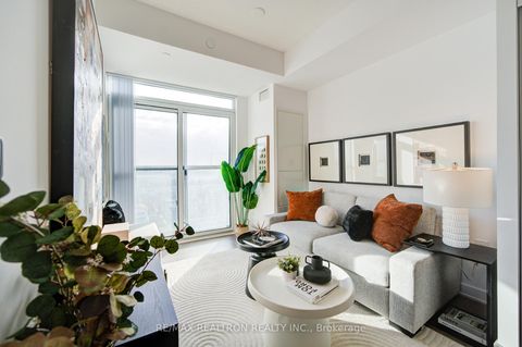 Photo 7 at 819 - 60 Honeycrisp Crescent, Vaughan Corporate Centre, Vaughan