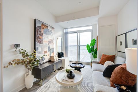 Photo 8 at 819 - 60 Honeycrisp Crescent, Vaughan Corporate Centre, Vaughan