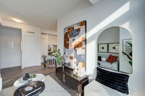 Photo 10 at 819 - 60 Honeycrisp Crescent, Vaughan Corporate Centre, Vaughan