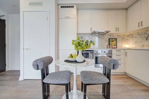 Photo 12 at 819 - 60 Honeycrisp Crescent, Vaughan Corporate Centre, Vaughan