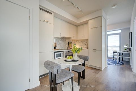 Photo 13 at 819 - 60 Honeycrisp Crescent, Vaughan Corporate Centre, Vaughan