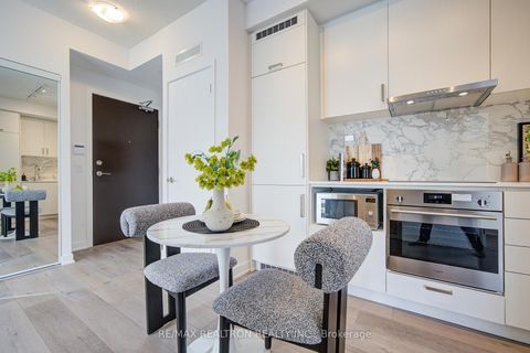 Photo 14 at 819 - 60 Honeycrisp Crescent, Vaughan Corporate Centre, Vaughan