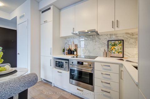 Photo 18 at 819 - 60 Honeycrisp Crescent, Vaughan Corporate Centre, Vaughan