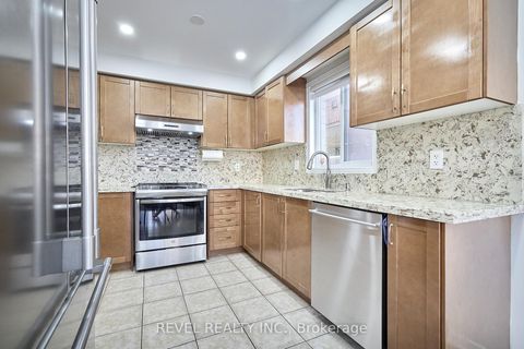 Photo 2 at 35 Manordale Crescent, Vellore Village, Vaughan