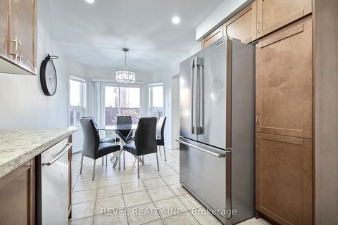 Photo 12 at 35 Manordale Crescent, Vellore Village, Vaughan