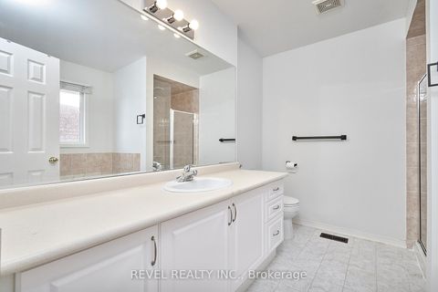 Photo 17 at 35 Manordale Crescent, Vellore Village, Vaughan