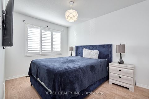 Photo 20 at 35 Manordale Crescent, Vellore Village, Vaughan