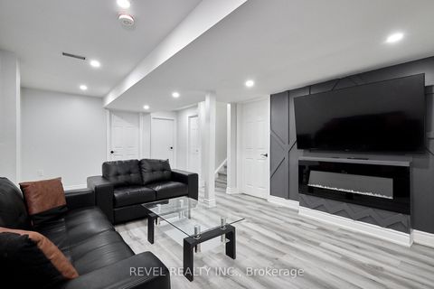 Photo 27 at 35 Manordale Crescent, Vellore Village, Vaughan