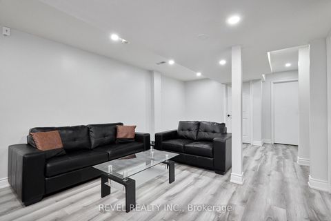 Photo 28 at 35 Manordale Crescent, Vellore Village, Vaughan