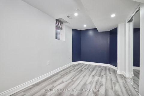 Photo 29 at 35 Manordale Crescent, Vellore Village, Vaughan