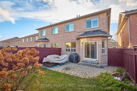 Photo 32 at 35 Manordale Crescent, Vellore Village, Vaughan