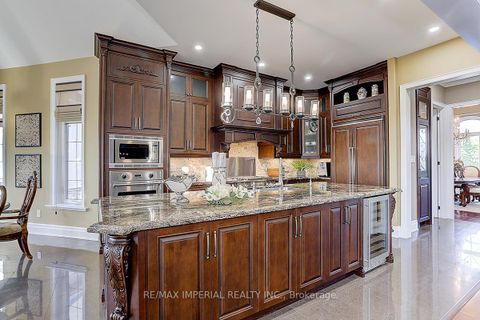 Photo 13 at 39 Fiorello Court, Vellore Village, Vaughan