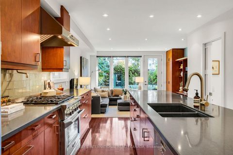 Photo 16 at 435 Ontario Street, Moss Park, Toronto