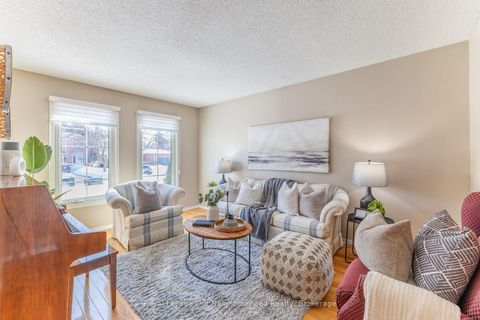 Photo 2 at 10 Holden Court, Blue Grass Meadows, Whitby