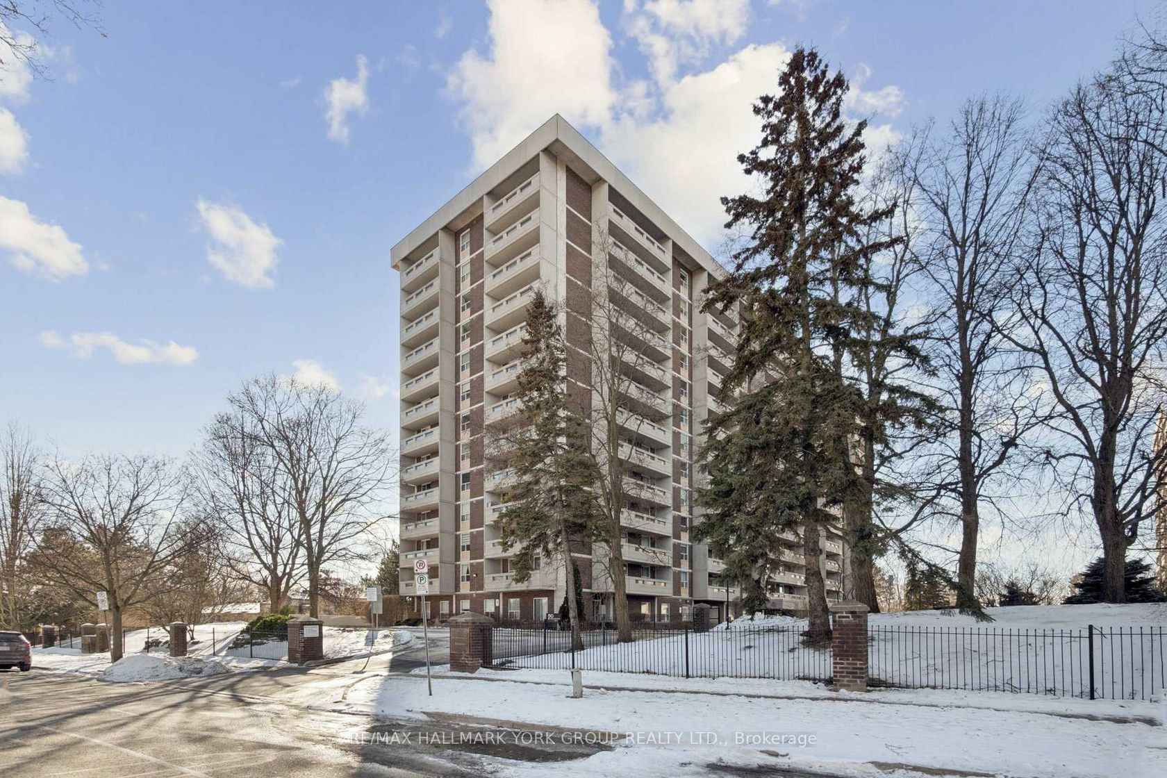 810 - 50 Inverlochy Boulevard, Royal Orchard, Markham 
