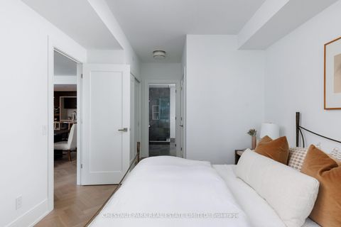 Photo 16 at 907 - 455 Wellington Street W, Waterfront Communities C1, Toronto