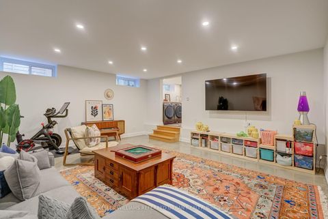 Photo 25 at 14 Meadowvale Drive, Queensway, Toronto