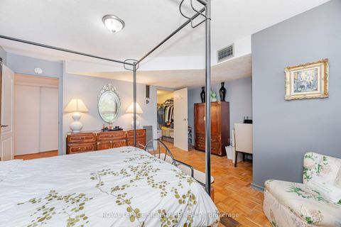 Photo 16 at 303 - 10 Edgecliff Golfway, Flemingdon Park, Toronto