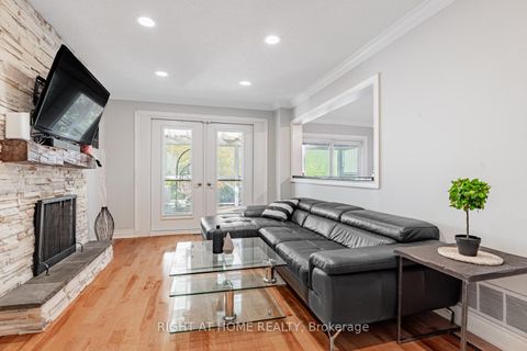 Photo 10 at 16 Marchwood Crescent, Harding, Richmond Hill