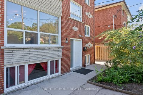 Photo 2 at 160 Varsity Road, Lambton Baby Point, Toronto