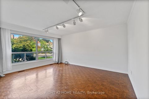 Photo 5 at 160 Varsity Road, Lambton Baby Point, Toronto