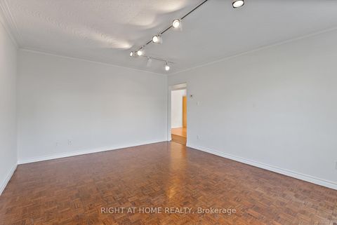 Photo 8 at 160 Varsity Road, Lambton Baby Point, Toronto