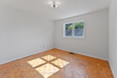 Photo 19 at 160 Varsity Road, Lambton Baby Point, Toronto