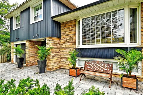 Photo 2 at 9 Karen Road, Donalda, Toronto