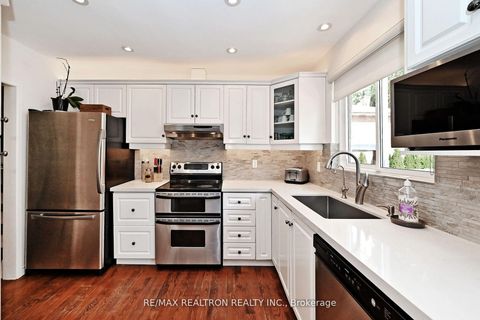 Photo 11 at 9 Karen Road, Donalda, Toronto