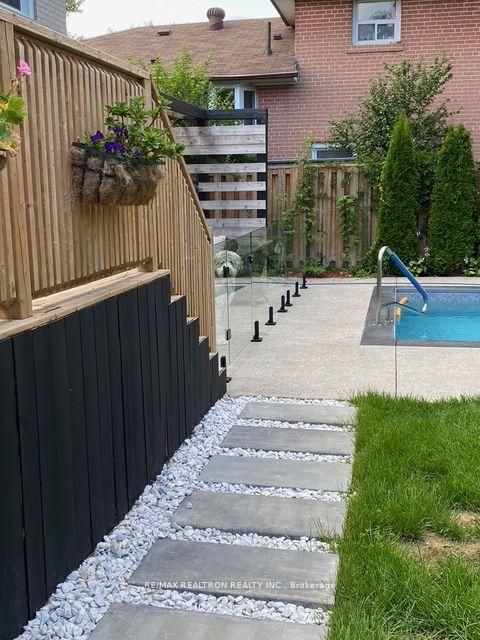 Photo 42 at 9 Karen Road, Donalda, Toronto