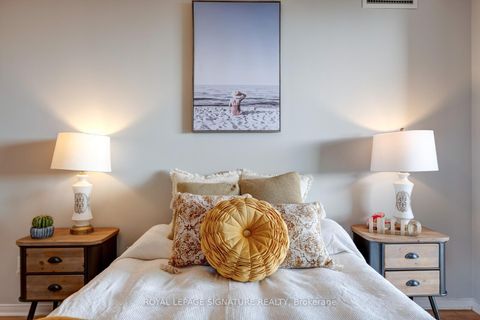 Photo 14 at 402 - 1863 Queen Street E, The Beaches, Toronto