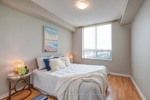 Photo 18 at 402 - 1863 Queen Street E, The Beaches, Toronto