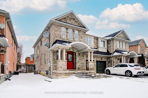 Photo 1 at 73 Starr Crescent, Bayview Northeast, Aurora