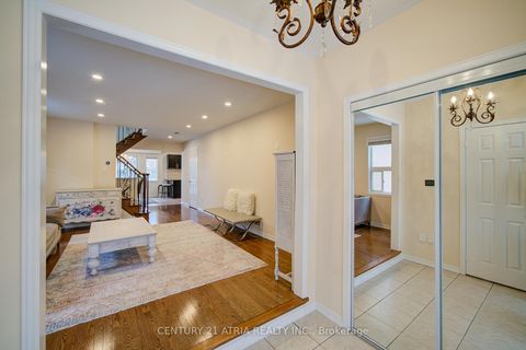 Photo 3 at 73 Starr Crescent, Bayview Northeast, Aurora