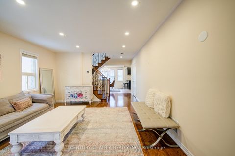 Photo 4 at 73 Starr Crescent, Bayview Northeast, Aurora