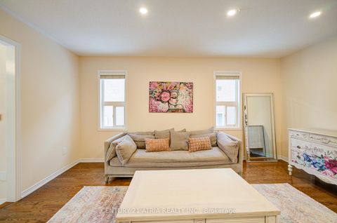 Photo 6 at 73 Starr Crescent, Bayview Northeast, Aurora