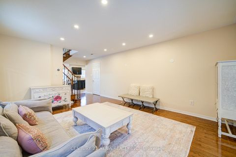 Photo 7 at 73 Starr Crescent, Bayview Northeast, Aurora