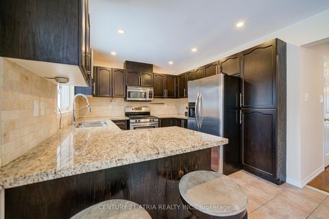 Photo 10 at 73 Starr Crescent, Bayview Northeast, Aurora