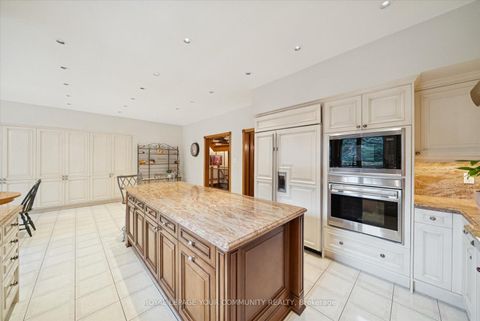 Photo 12 at 8 Old Park Lane, Bayview Hill, Richmond Hill