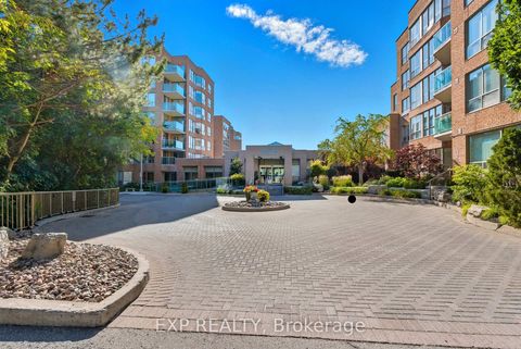 Photo 1 at 111 - 14924 Yonge Street, Aurora Highlands, Aurora