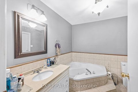 Photo 40 at 17 Chamberlain Court, Nobleton, King